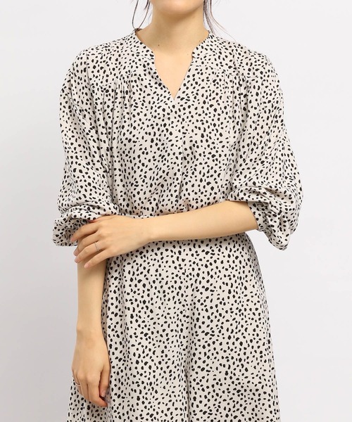 GLOBAL WORK Smile Seed Store（グローバルワーク スマイルシードストア）の「レーヨンスキッパーブラウス長袖/176128（シャツ/ブラウス・レディース・ブルー系その他/グレー系その他/ホワイト系その他/ホワイト系その他3/ホワイト系その他2/ブルー系その他7/ホワイト系その他5/ホワイト系その他7/ブラック系その他・MEDIUM/LARGE/SMALL/X-LARGE）」の2枚目の写真