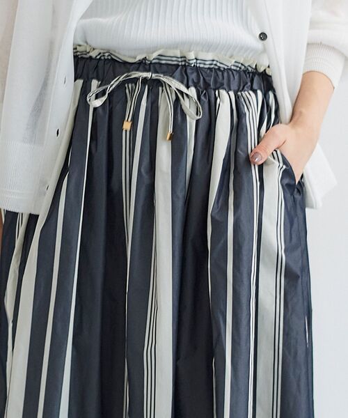 le.coeur blanc（ルクールブラン）の「タフタギャザーボリュームスカート（スカート・レディース・アイボリー/ブラック系その他/ラベンダー/ダークグレー・38）」の20枚目の写真