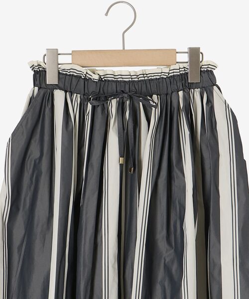 le.coeur blanc（ルクールブラン）の「タフタギャザーボリュームスカート（スカート・レディース・アイボリー/ブラック系その他/ラベンダー/ダークグレー・38）」の9枚目の写真