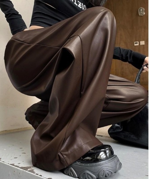 VIBGYOR（ヴィブジョー）の「合成皮革ワイドパンツ(BQ)（その他パンツ・レディース・ブラック/ブラウン・LARGE/MEDIUM）」の5枚目の写真