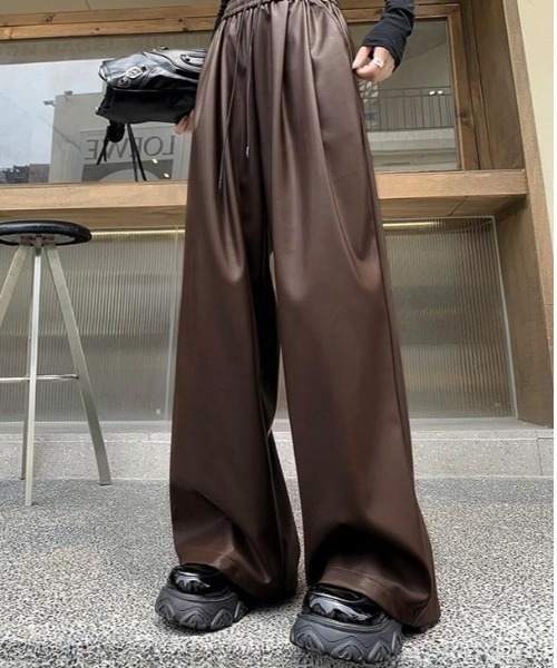 VIBGYOR（ヴィブジョー）の「合成皮革ワイドパンツ(BQ)（その他パンツ・レディース・ブラック/ブラウン・LARGE/MEDIUM）」の7枚目の写真