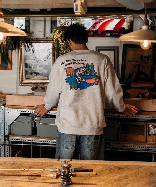 Foxfire（フォックスファイヤー）の「Foxfire/フォックスファイヤー 別注 Foxfire プリントクルーネック スウェット/トラウト/バックプリント/リラックスフィット（Tシャツ/カットソー・メンズ・グレー/ブルー/チャコールグレー/ライトグレー・MEDIUM/LARGE）」の5枚目の写真