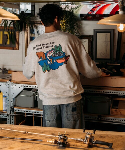 Foxfire（フォックスファイヤー）の「Foxfire/フォックスファイヤー 別注 Foxfire プリントクルーネック スウェット/トラウト/バックプリント/リラックスフィット（Tシャツ/カットソー・メンズ・グレー/ブルー/チャコールグレー/ライトグレー・MEDIUM/LARGE）」の10枚目の写真