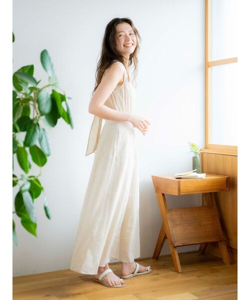 Ungrid（アングリッド）の「バックデザインノースリワンピース（ワンピース・レディース・ブルー/アイボリー/ブラック・SMALL/MEDIUM）」の10枚目の写真