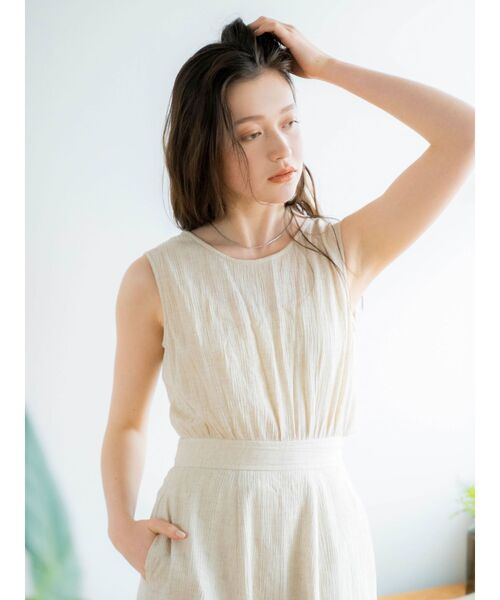 Ungrid（アングリッド）の「バックデザインノースリワンピース（ワンピース・レディース・ブルー/アイボリー/ブラック・SMALL/MEDIUM）」の13枚目の写真