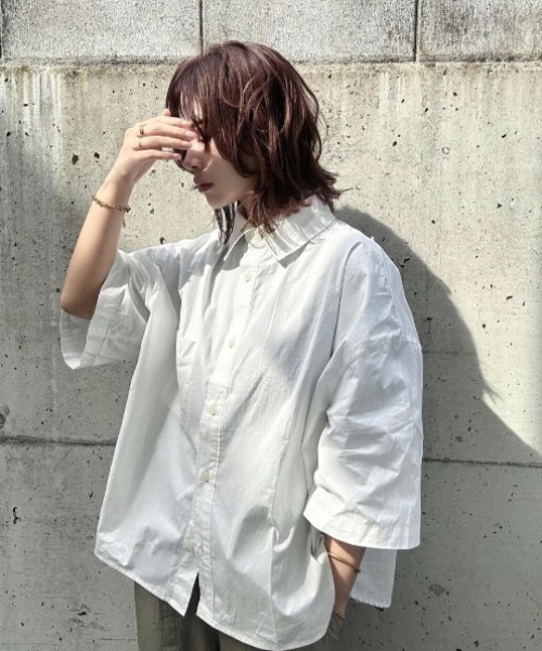 LBC（エルビーシー）の「タイプライター半袖BOXシャツ（シャツ/ブラウス・レディース・ホワイト/イエロー/ブルー・M）」の2枚目の写真