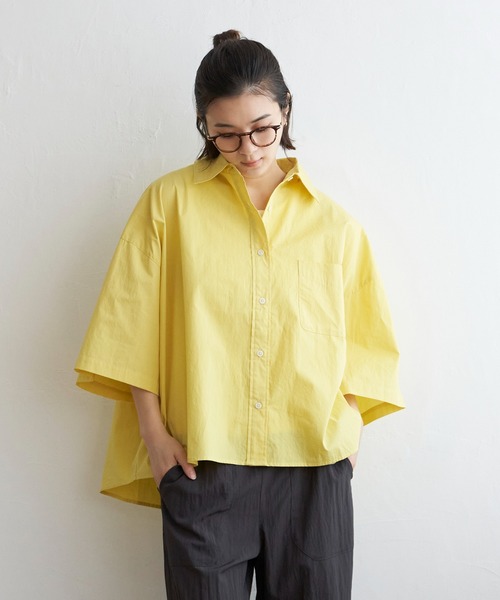 LBC（エルビーシー）の「タイプライター半袖BOXシャツ（シャツ/ブラウス・レディース・ホワイト/イエロー/ブルー・M）」の3枚目の写真