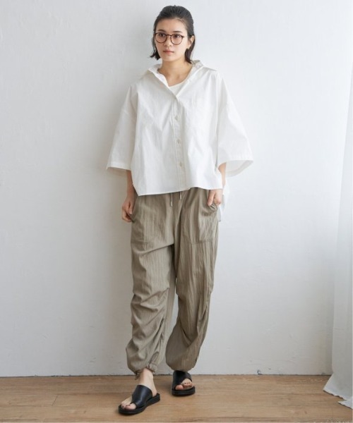 LBC（エルビーシー）の「タイプライター半袖BOXシャツ（シャツ/ブラウス・レディース・ホワイト/イエロー/ブルー・M）」の4枚目の写真