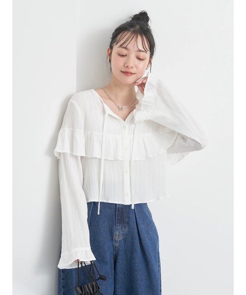 earth music&ecology（アースミュージックアンドエコロジー）の「フリル切替えショートブラウス（シャツ/ブラウス・レディース・オフホワイト/ブラック/ピンクベージュ/ライトカーキ・FREE）」の5枚目の写真