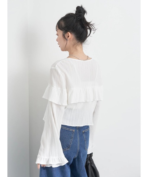 earth music&ecology（アースミュージックアンドエコロジー）の「フリル切替えショートブラウス（シャツ/ブラウス・レディース・オフホワイト/ブラック/ピンクベージュ/ライトカーキ・FREE）」の7枚目の写真