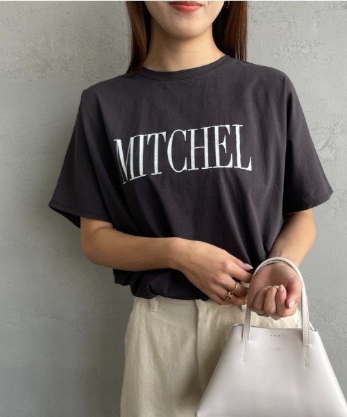 MICA&DEAL（マイカ＆ディール）の「[MICA&DEAL/マイカアンドディール] 別注 MITCHEL ロゴプリントTシャツ（Tシャツ/カットソー・レディース・チャコール/ホワイト/ブルー・F）」の3枚目の写真