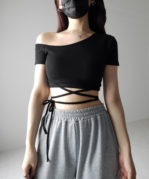 me+em select(ミームセレクト)の「※※【 3color 】ストラップリボンワンショルショートTシャツ / strap ribbon one shoulder short Tee(Tシャツ/カットソー・レディース・グレー/ホワイト/ブラック・FREE)」の3枚目の写真