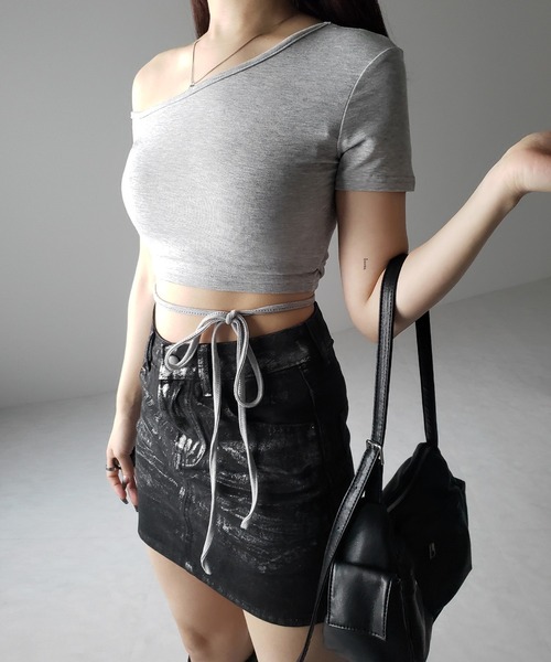me+em select(ミームセレクト)の「※※【 3color 】ストラップリボンワンショルショートTシャツ / strap ribbon one shoulder short Tee(Tシャツ/カットソー・レディース・グレー/ホワイト/ブラック・FREE)」の6枚目の写真