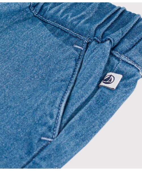 PETIT BATEAU(プチバトー)の「ライトデニムショートパンツ(その他パンツ・キッズ・ブルー・12MONTH/18MONTH/24MONTH/36MONTH)」の3枚目の写真