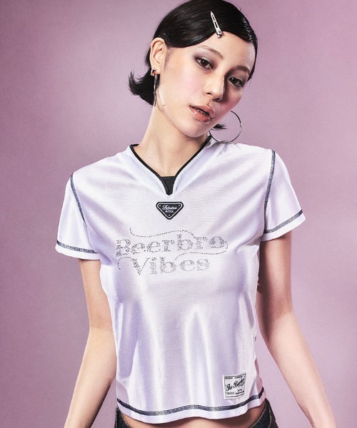 tシャツ A'GEM/9 × .kom 「Beer Bro/ビアブロー」VネックT レディース A'gem 9 tシャツ A'GEM/9 × .kom 「Beer Bro/ビアブロー」V