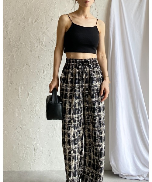 She's Closet(シーズクローゼット)の「カップ付きショート丈クロップドベアトップブラキャミソールトップス(キャミソール・レディース・ブラウン/ブラック/オフホワイト・FREE)」の20枚目の写真