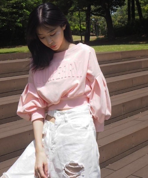 qumerry.（キュメリ）の「ロゴスウェットプルオーバー（スウェット・レディース・ピンク/グレー/オフホワイト・FREE）」の3枚目の写真