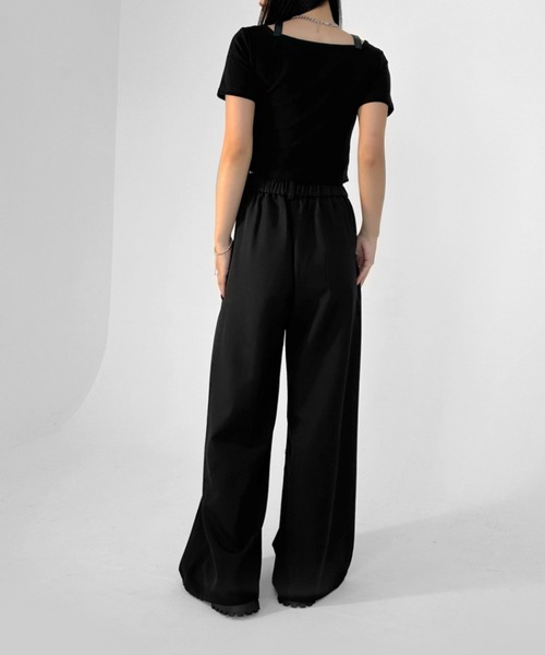 LVEU.(ラブユ.)の「【LVEU.】ベルトショルダー半袖トップス / トップス カットソー Tシャツ 半袖 クロップド ショート コンパクト ベルト グランジ ブラック(Tシャツ/カットソー・レディース・ブラック・FREE)」の7枚目の写真