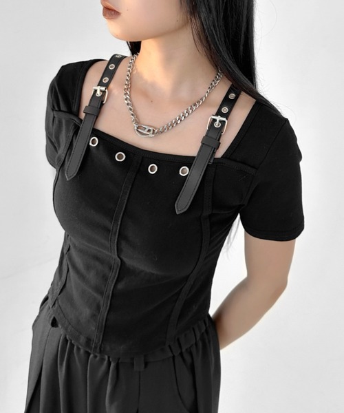 LVEU.(ラブユ.)の「【LVEU.】ベルトショルダー半袖トップス / トップス カットソー Tシャツ 半袖 クロップド ショート コンパクト ベルト グランジ ブラック(Tシャツ/カットソー・レディース・ブラック・FREE)」の13枚目の写真