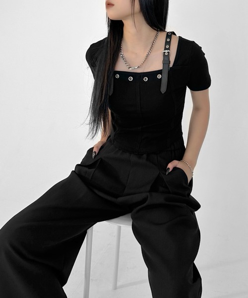 LVEU.(ラブユ.)の「【LVEU.】ベルトショルダー半袖トップス / トップス カットソー Tシャツ 半袖 クロップド ショート コンパクト ベルト グランジ ブラック(Tシャツ/カットソー・レディース・ブラック・FREE)」の8枚目の写真