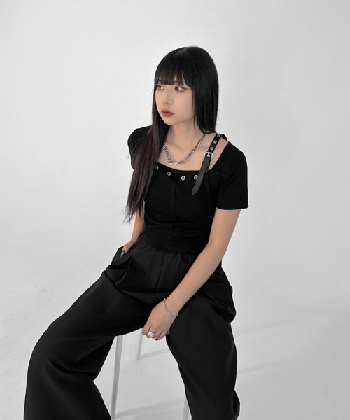 LVEU.(ラブユ.)の「【LVEU.】ベルトショルダー半袖トップス / トップス カットソー Tシャツ 半袖 クロップド ショート コンパクト ベルト グランジ ブラック(Tシャツ/カットソー・レディース・ブラック・FREE)」の15枚目の写真