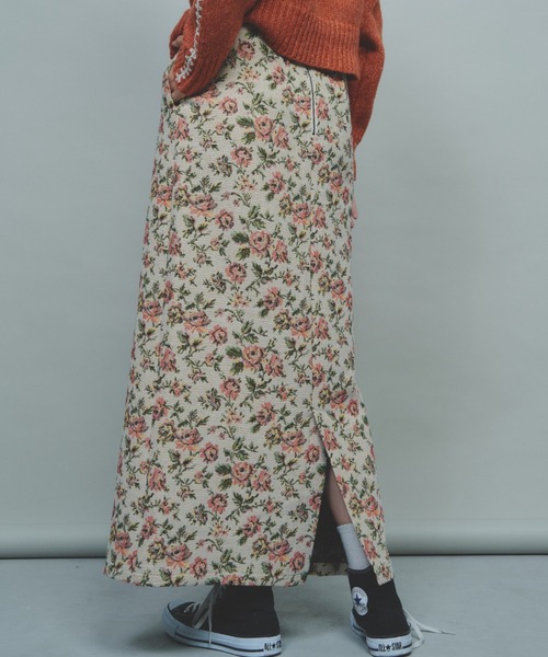 Unitage（ユニテージ）の「アンティーク調ジャガードロング