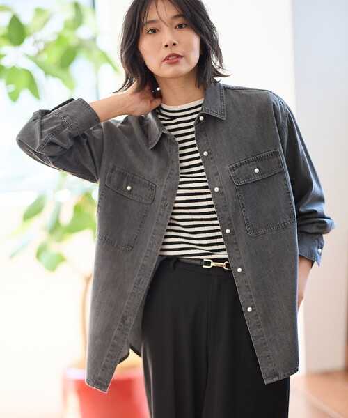 ANY（エニィ）の「【洗濯機可】パールボタンデニムシャツ（シャツ/ブラウス・レディース・ライトグレー系/サックスブルー系・F）」の2枚目の写真