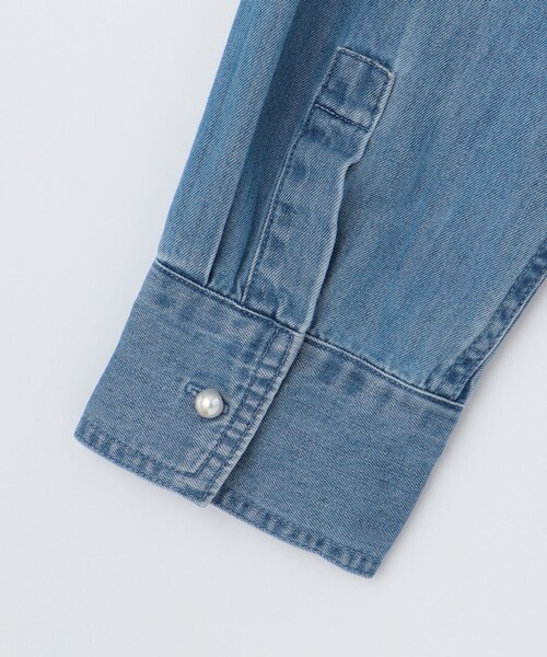 ANY（エニィ）の「【洗濯機可】パールボタンデニムシャツ（シャツ/ブラウス・レディース・ライトグレー系/サックスブルー系・F）」の17枚目の写真