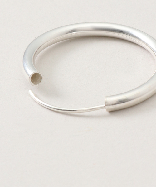 JOURNAL STANDARD relume(ジャーナルスタンダード レリューム)の「RELUME フープピアス ミニ(ピアス(両耳用)・レディース・シルバー・FREE)」の2枚目の写真