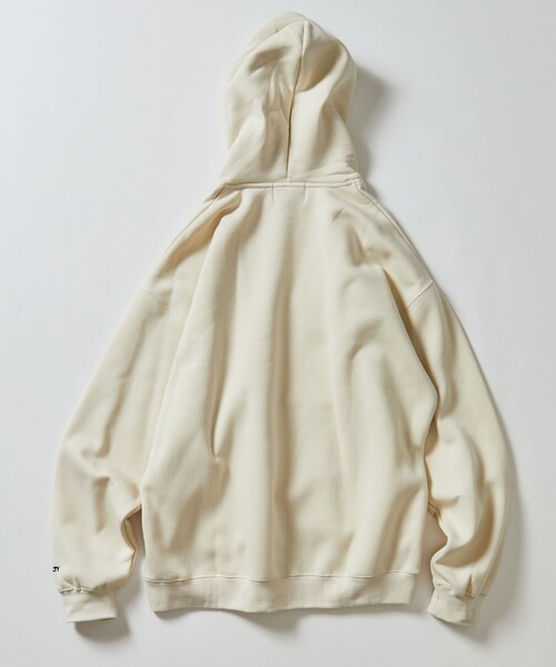 FREAK'S STORE（フリークスストア）の「限定展開 KELTY×FREAK'S STORE/ケルティ 別注 ワンポイント ヴィンテージロゴ プルオーバーパーカー/フーディー（パーカー・メンズ・アッシュグレー/オフホワイト/グレイッシュブルー/ネイビー/スミクロ/ブラック/グレイッシュベージュ・SMALL/MEDIUM/LARGE/X-LARGE）」の11枚目の写真