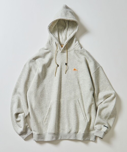 FREAK'S STORE（フリークスストア）の「限定展開 KELTY×FREAK'S STORE/ケルティ 別注 ワンポイント ヴィンテージロゴ プルオーバーパーカー/フーディー（パーカー・メンズ・アッシュグレー/オフホワイト/グレイッシュブルー/ネイビー/スミクロ/ブラック/グレイッシュベージュ・SMALL/MEDIUM/LARGE/X-LARGE）」の8枚目の写真