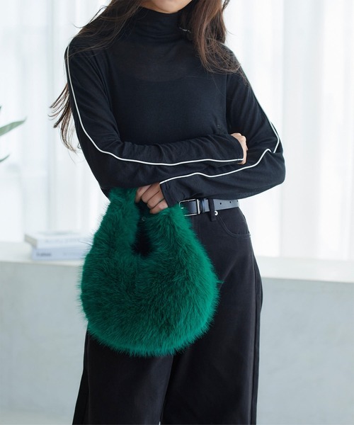 KOBE LETTUCE(コウベレタス)の「チェーンショルダー付きファーバッグ(ハンドバッグ・レディース・ベージュ/ブラウン/オフホワイト/ブラック/グリーン・F)」の8枚目の写真