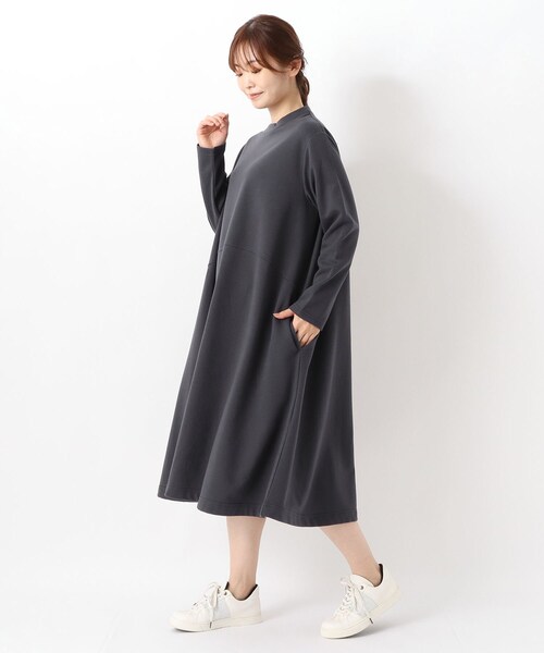 one'sterrace(ワンズテラス)の「裏起毛ハイネックワンピース(ワンピース・レディース・ブラウン系8/ブラック系8/ネイビー系5・02)」の19枚目の写真