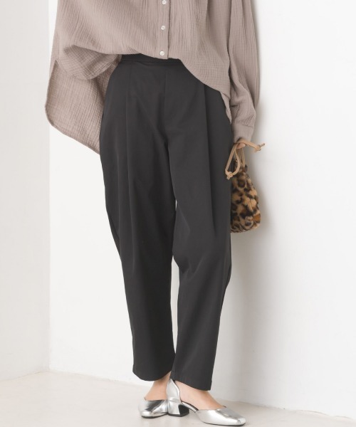 OMNES(オムネス)の「撥水加工高密度ストレッチツイルタックパンツ(その他パンツ・レディース・ベージュ/ブラウン/ブラック・MEDIUM/LARGE)」の2枚目の写真