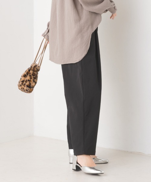 OMNES(オムネス)の「撥水加工高密度ストレッチツイルタックパンツ(その他パンツ・レディース・ベージュ/ブラウン/ブラック・MEDIUM/LARGE)」の5枚目の写真
