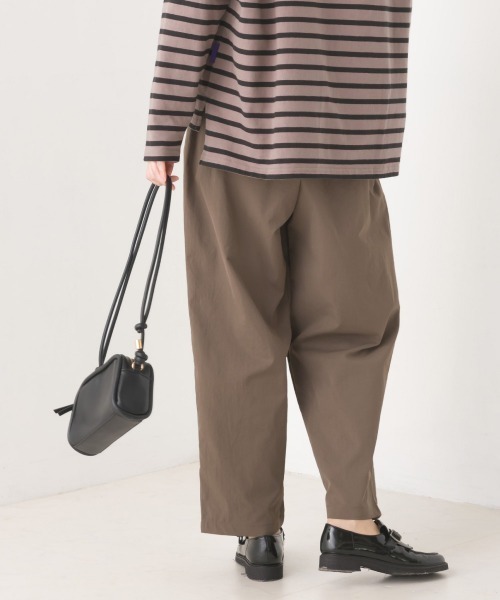 OMNES(オムネス)の「撥水加工高密度ストレッチツイルタックパンツ(その他パンツ・レディース・ベージュ/ブラウン/ブラック・MEDIUM/LARGE)」の11枚目の写真
