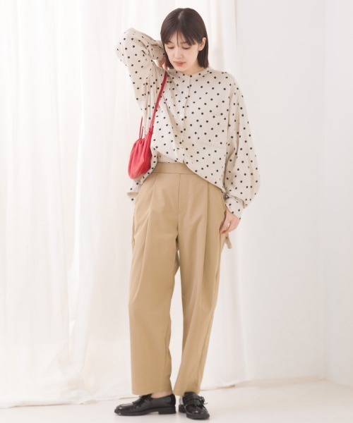 OMNES(オムネス)の「撥水加工高密度ストレッチツイルタックパンツ(その他パンツ・レディース・ベージュ/ブラウン/ブラック・MEDIUM/LARGE)」の21枚目の写真