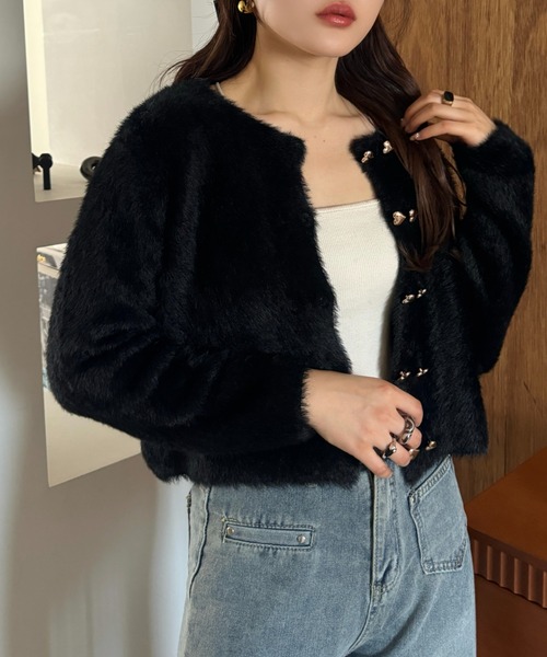 efill(エフィル)の「ゴールド ハート ボタン シャギー ショート ニット カーディガン(カーディガン/ボレロ・レディース・レッド/ホワイト/ブラック・FREE)」の10枚目の写真