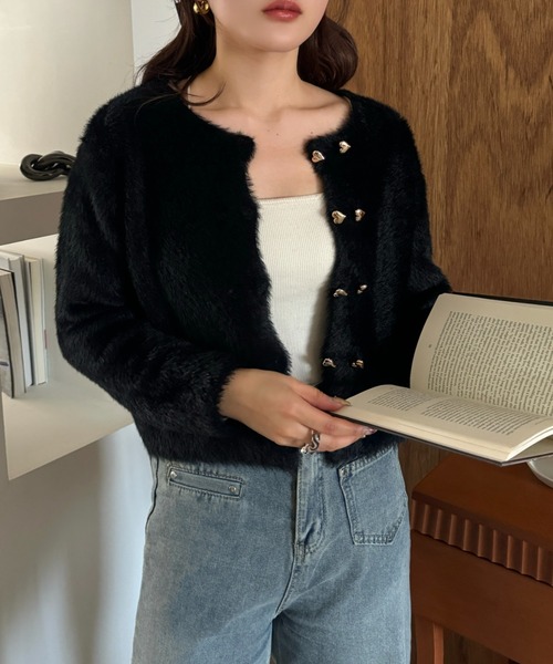 efill(エフィル)の「ゴールド ハート ボタン シャギー ショート ニット カーディガン(カーディガン/ボレロ・レディース・レッド/ホワイト/ブラック・FREE)」の12枚目の写真