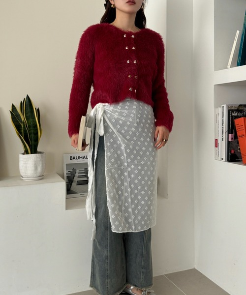 efill(エフィル)の「ゴールド ハート ボタン シャギー ショート ニット カーディガン(カーディガン/ボレロ・レディース・レッド/ホワイト/ブラック・FREE)」の16枚目の写真