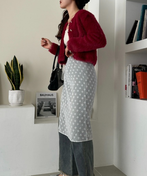 efill(エフィル)の「ゴールド ハート ボタン シャギー ショート ニット カーディガン(カーディガン/ボレロ・レディース・レッド/ホワイト/ブラック・FREE)」の14枚目の写真