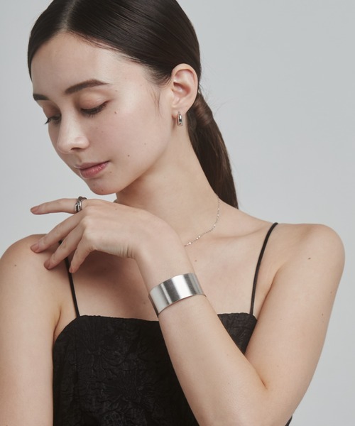 ciite'（シーテ）の「ディフォームバングル（バングル/リストバンド・レディース・シルバー・FREE）」の11枚目の写真