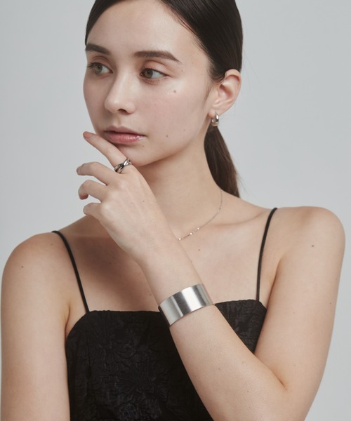 ciite'（シーテ）の「ディフォームバングル（バングル/リストバンド・レディース・シルバー・FREE）」の10枚目の写真