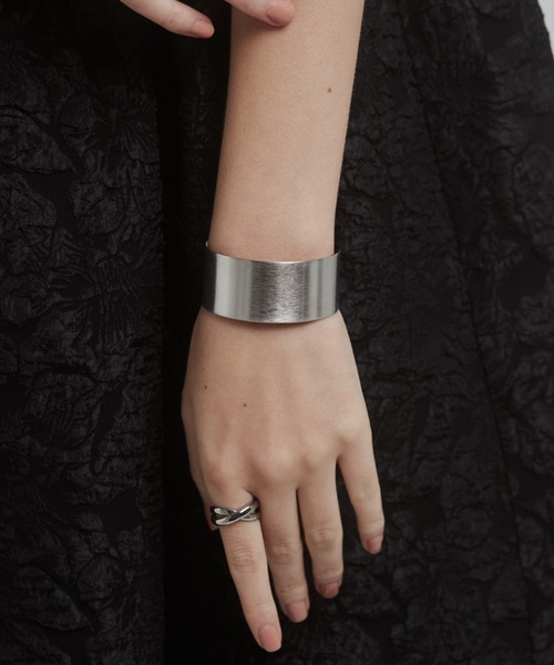ciite'（シーテ）の「ディフォームバングル（バングル/リストバンド・レディース・シルバー・FREE）」の8枚目の写真