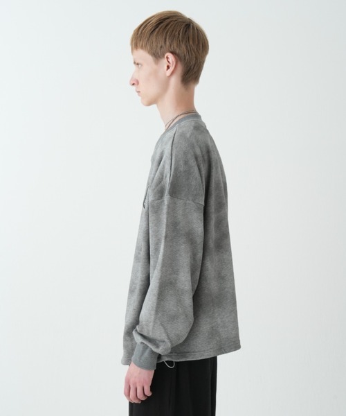 新品タグ付き　ジプソフィア　Vネック スウェット セール】スプレーダイ胸刺繍Vネックスウェット（スウェット