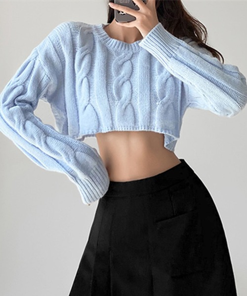 GLAMOROUS JANE(グラマラスジェーン)の「ケーブル編みショート丈ニットトップス(ニット/セーター・レディース・ホワイト/ワインレッド/ブルー/ブラック・FREE)」の1枚目の写真