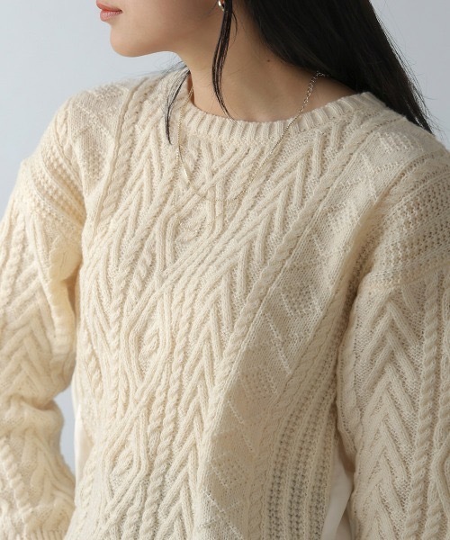 Bou Jeloud(ブージュルード)の「ケーブルバックプリーツニットプルオーバー(ニット/セーター・レディース・レッド/アイボリー/ブラック・FREE)」の6枚目の写真