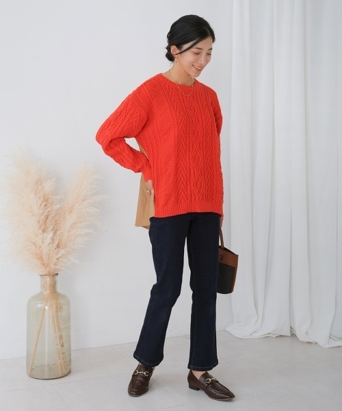 Bou Jeloud(ブージュルード)の「ケーブルバックプリーツニットプルオーバー(ニット/セーター・レディース・レッド/アイボリー/ブラック・FREE)」の11枚目の写真