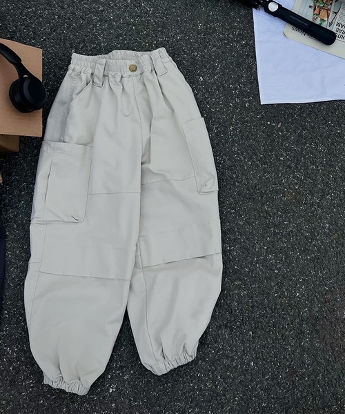 aimoha（アイモハ）の「【aimoha-KIDS-】カーゴパンツ（カーゴパンツ・キッズ・ブラック/ベージュ/オフホワイト/ダークグレー・110/120/130/140/150/160）」の2枚目の写真