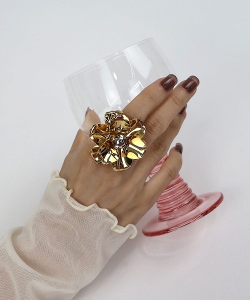 CEMONEMO（セモネモ）の「メタル フラワー リング（リング・レディース・シルバー/ゴールド・FREE）」の2枚目の写真